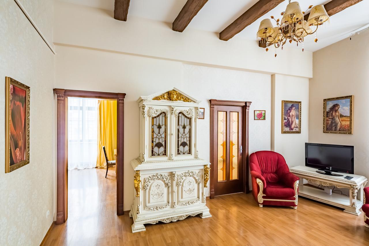 2 Virmens'ka Apartment Lviv Exteriör bild